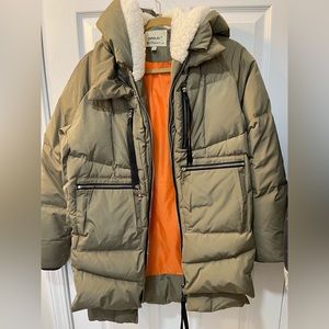 Orolay Women's Thickened Down Parka style Jacket New Without tags Ladies Size S